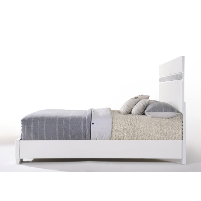 Grand lit contemporain blanc très lustré avec rangement élégant pour un tiroir élégant et fonctionnel