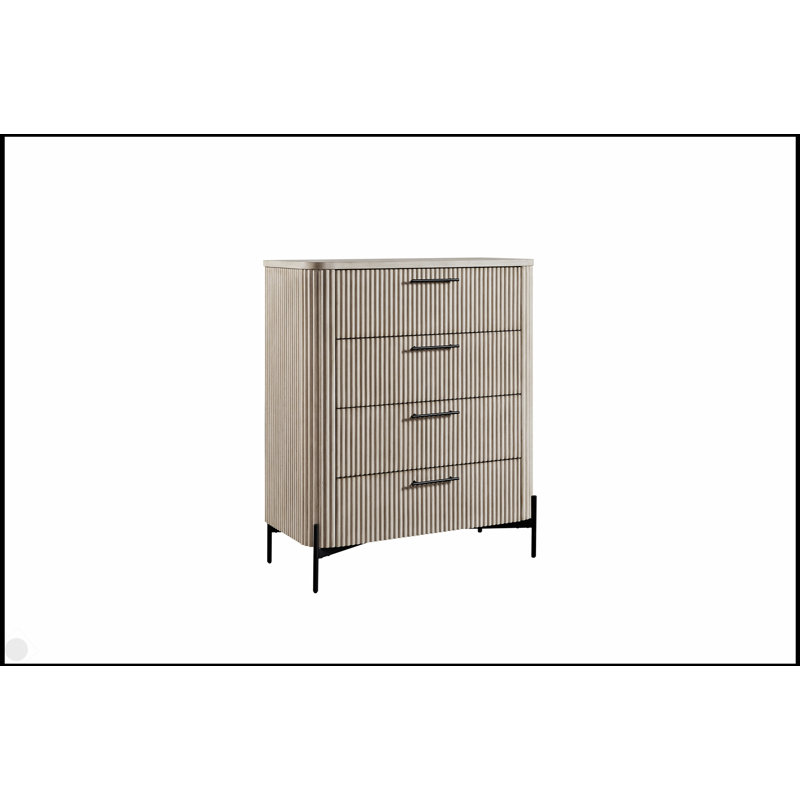 Commode à 4 tiroirs avec façades en roseaux et base en métal, idéale pour le rangement et l'organisation élégants dans n'importe quelle pièce