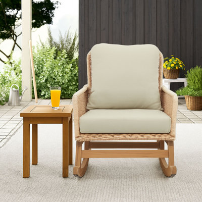 Chaise berçante classique en osier de rotin classique avec coussins et pieds en bois massif, pour l'intérieur et l'extérieur