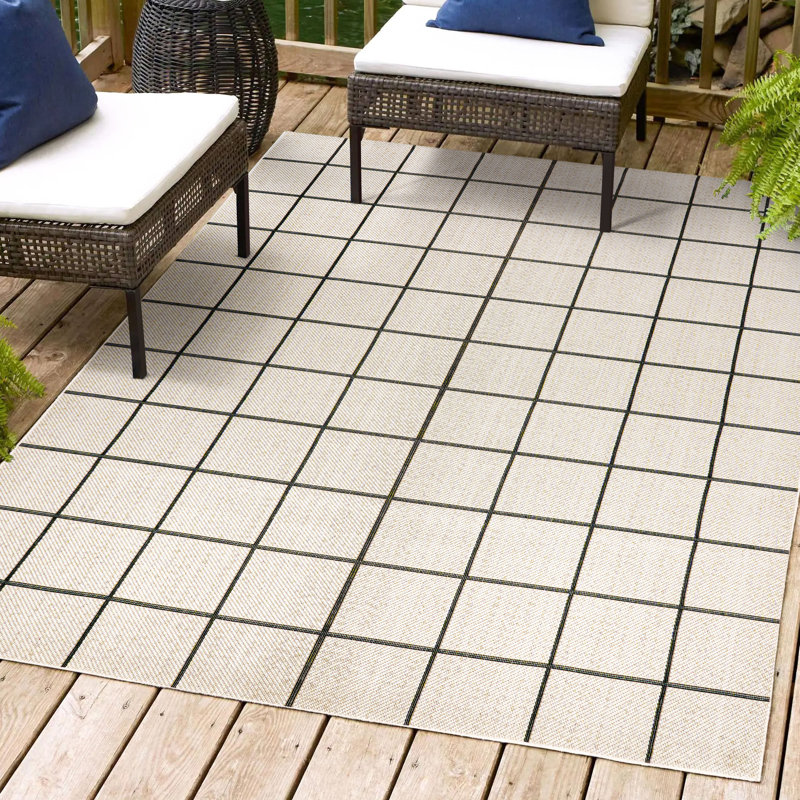 Tapis intérieur / extérieur crème / noir Garnon Grid, Rectangle 5 pi 3 po x 7 pi 7 po