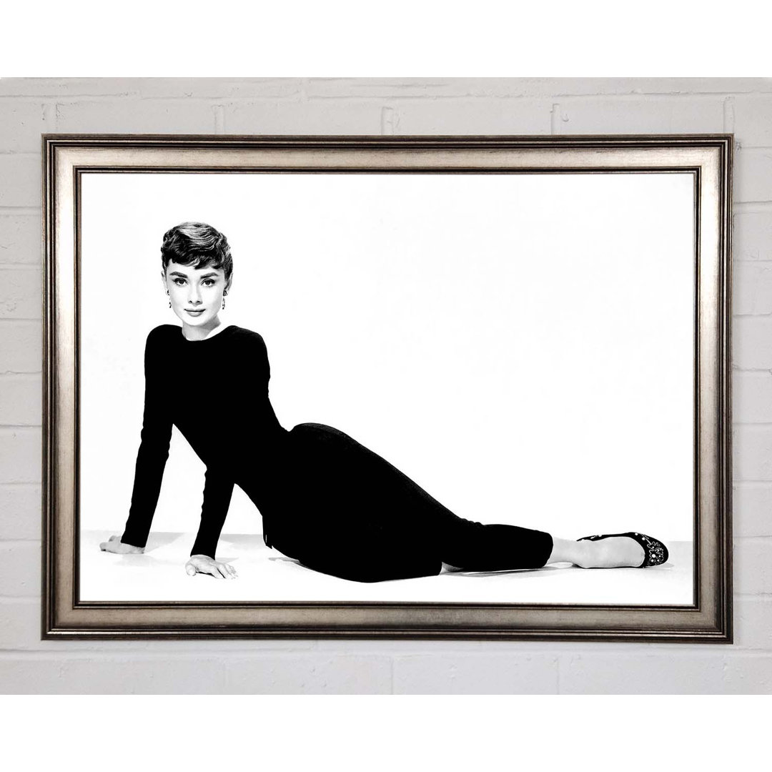 Audrey Hepburn Cat Suit - Einzelner Bilderrahmen Kunstdrucke