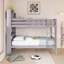 Lit superposé simple au-dessus d'un lit simple avec tablettes en bois et tête de lit, garde-corps de sécurité-1017674028