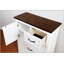 Commode de style transitionnel moderne avec quatre tiroirs, une armoire et des poignées de tiroir en métal au fini blanc vieilli et noyer