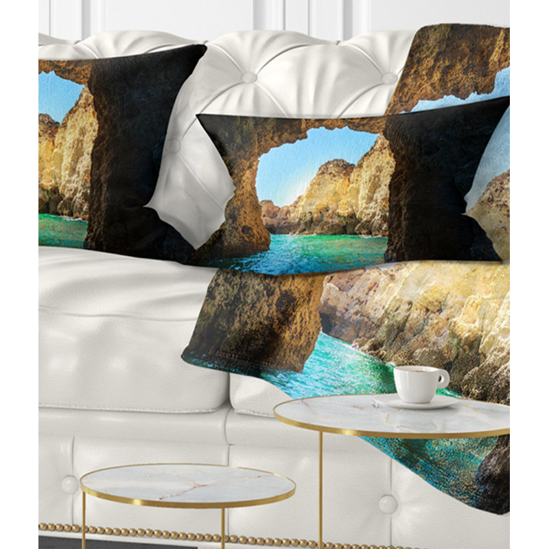 Coussin Seashore Sea à travers Rocky Cave Portugal, 12 po x 20 po, Rectangulaire