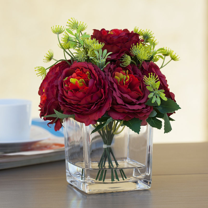 Arrangement floral de pivoines en soie mélangées dans un vase, Rouge