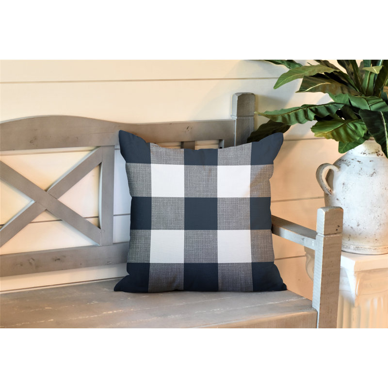 Coussin intérieur / extérieur Jeb Farm House, L 17 po x H 17 po, Gris / bleu marine