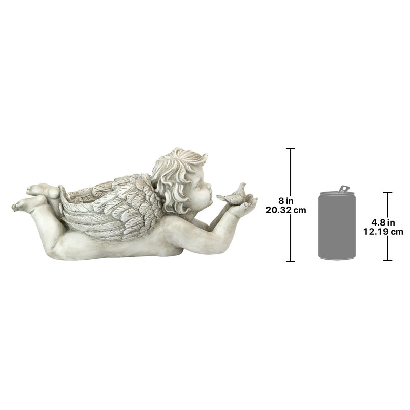 Statue ange effronté du messager de Dieu avec oiseau