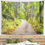 Paysage, promenade en bois à travers la tapisserie de la forêt-28491262