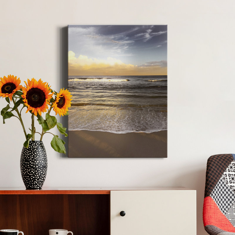 «Evening Waves» par Nan - reproduction de photo sur toile tendue, H 48 po x l 36 po x P 1 po
