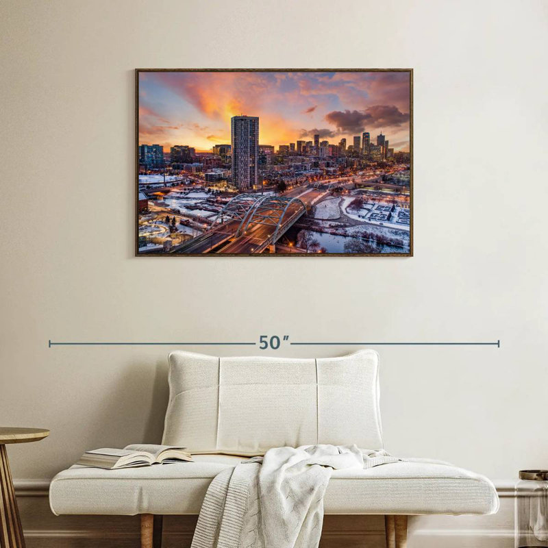 Coucher de soleil d'hiver à Denver, 37 po x 25 po, Cadre flottant noyer