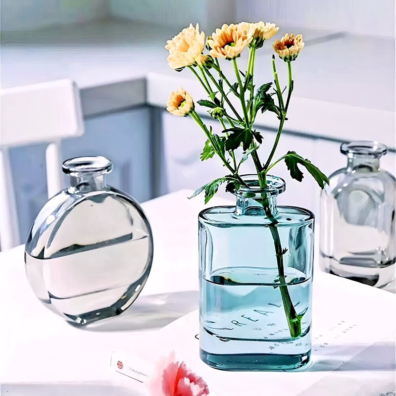 Ensemble de 3 vases de table en verre bleu / vert / rose