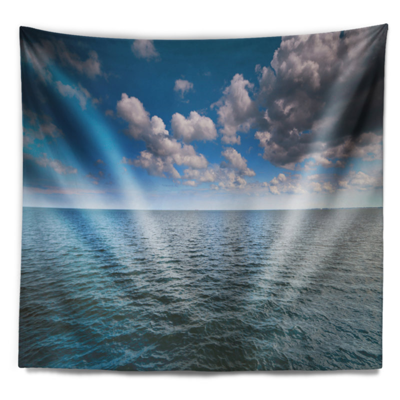 Tapisserie de surface en polyester ciel au-dessus d’une surface marine avec accessoires suspendus inclus, 78" H x 92" W