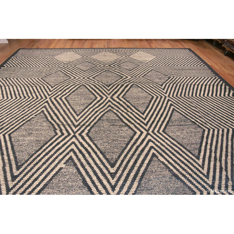 Grand tapis moderne à motif de chevrons crème / gris / noir One-of a Kind