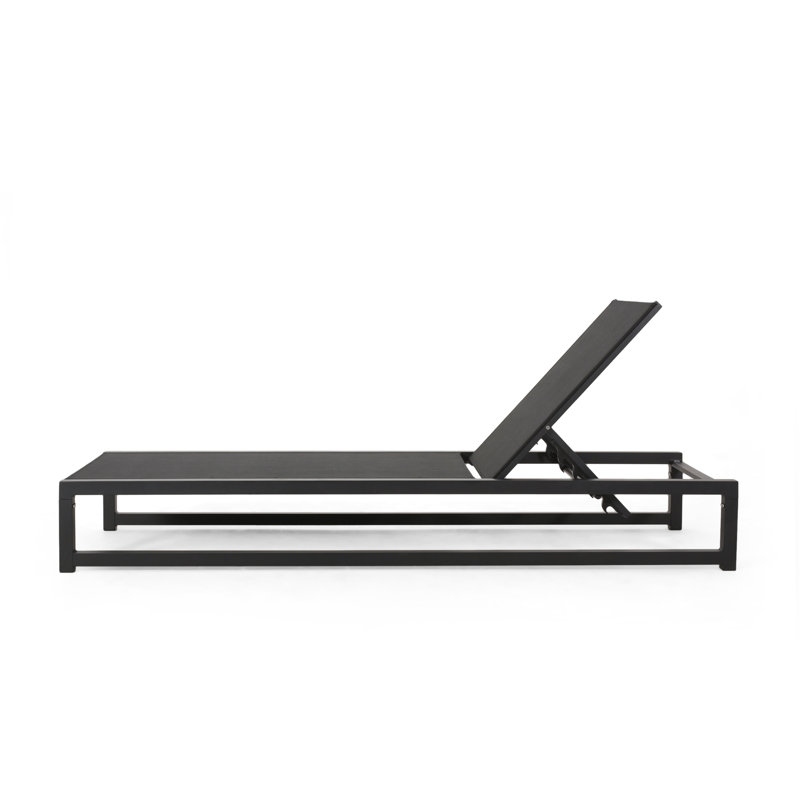 CHAISE LUNGE