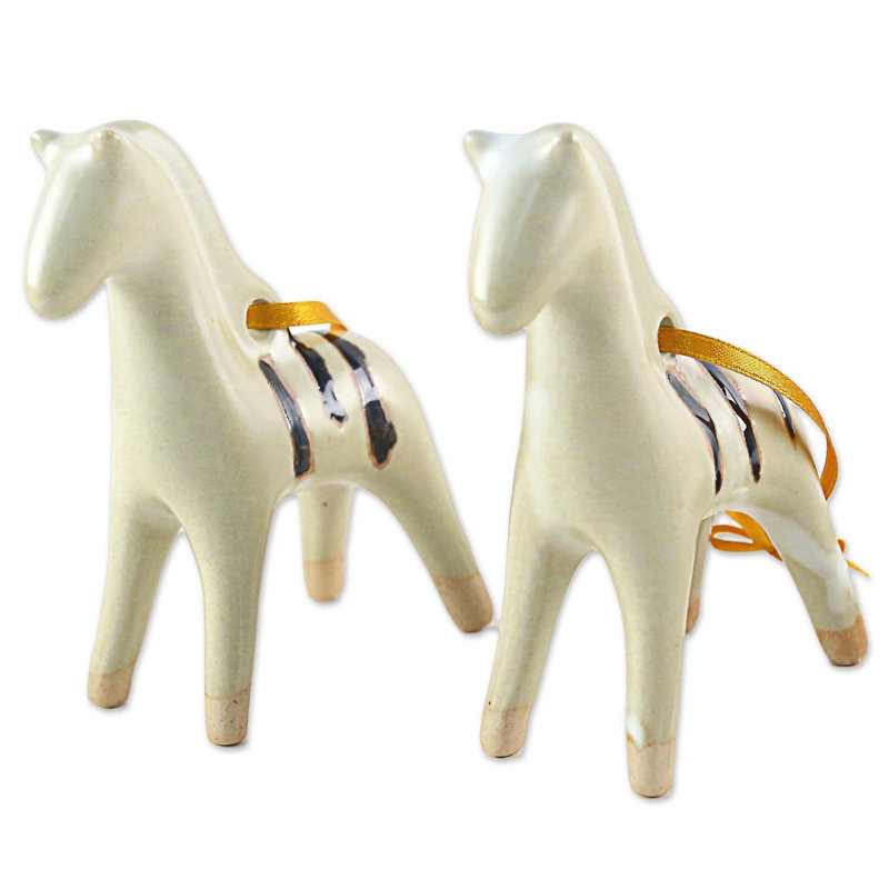 Ornement figurine suspendu en céramique pony celadon