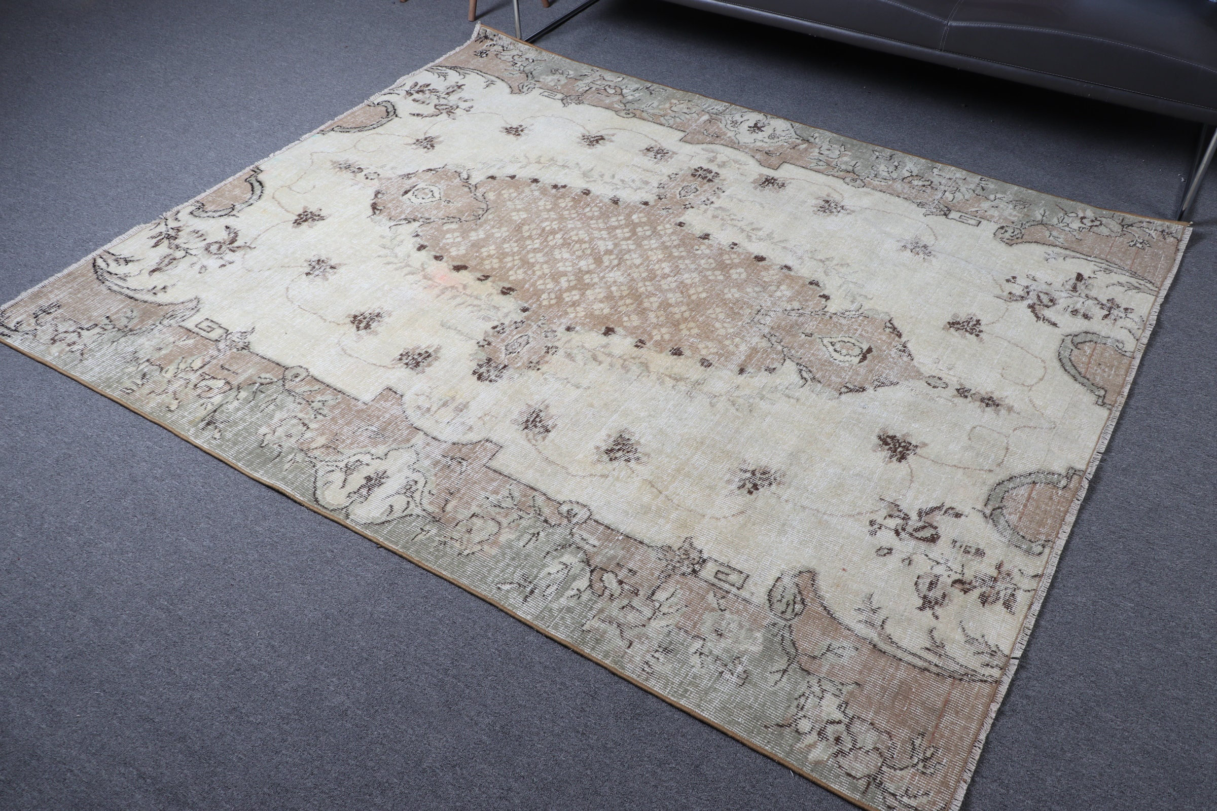Bungalow Rose Large Beige Wool Rug With Vintage Decor Design Ideal For ...