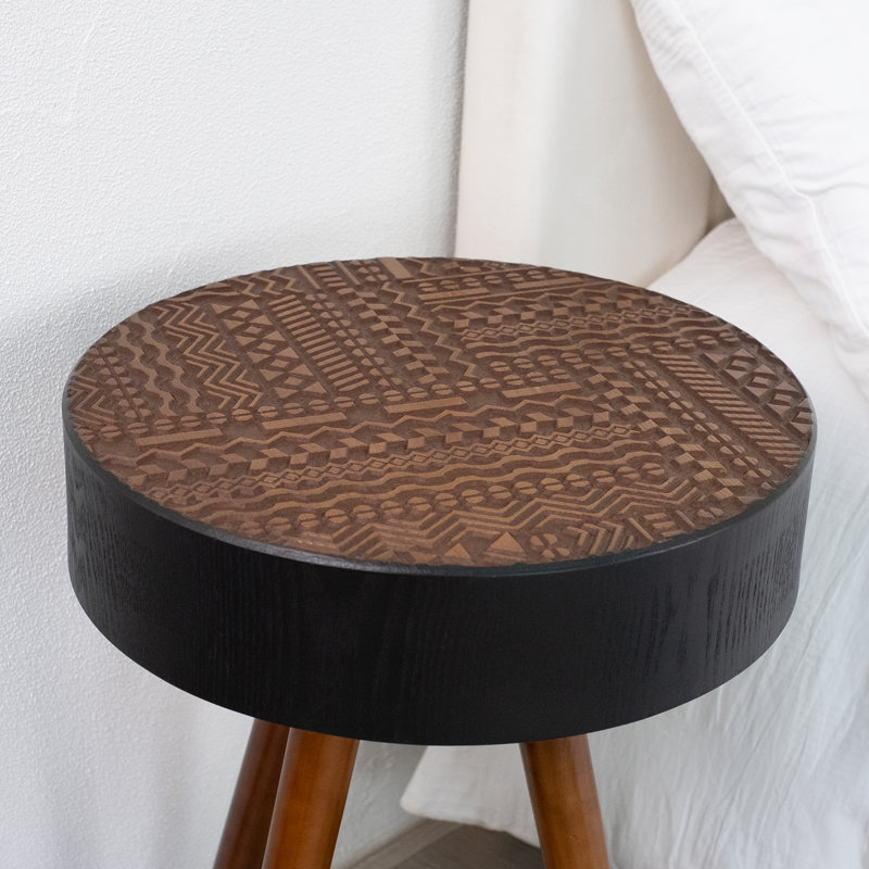 Table d'appoint ronde de 15,7 po Farmhouse avec motif sculpté, pouvant servir de table de bout, Black
