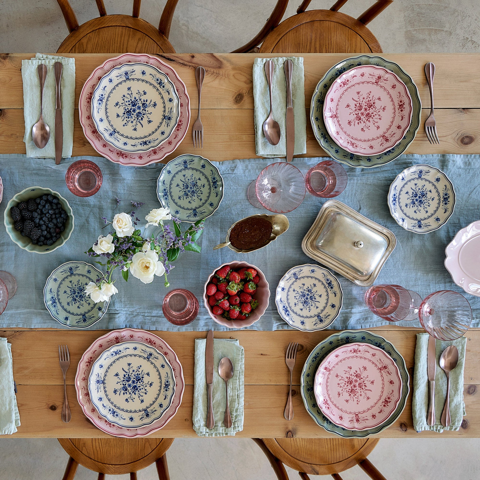 Vila 8" Salad Plate, Pink/Red