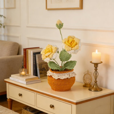 Crochet de fleurs tissées avec pot, plante simulée Crochet de fleurs tissées à la main pour la table de la maison, ornements de bureau et cadeaux d'anniversaire pour les amis de la famille