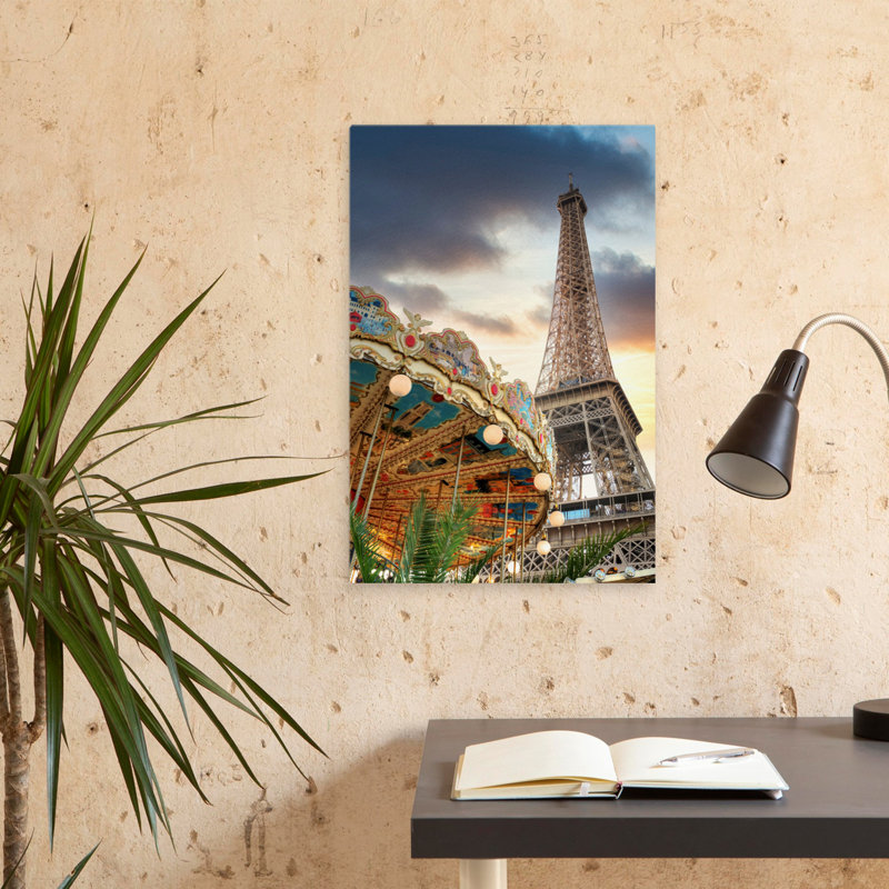 Tour Eiffel et carrousel II - photographie de paysage, Tour Eiffel, France, H 24 po x l 16 po