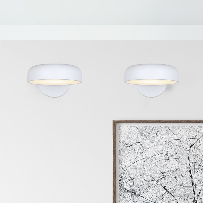 8 po. Applique murale 1 lumière DEL intégrée blanche avec abat-jour en métal blanc