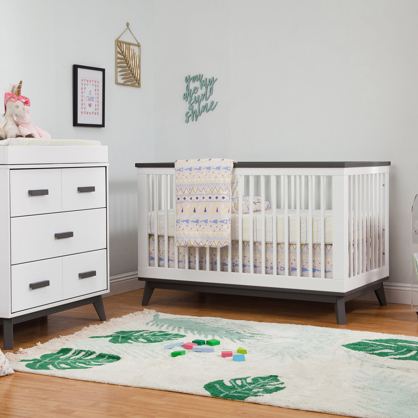 Scoot Pine 3-in-1 Convertible Crib, Slate/White