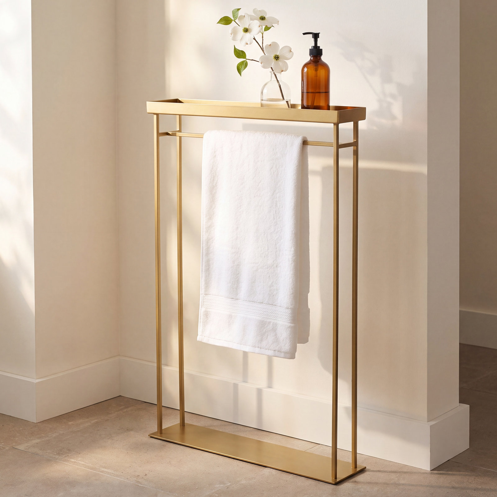 Fanny Stand, 24" H x 19.75" W x 5.5" D