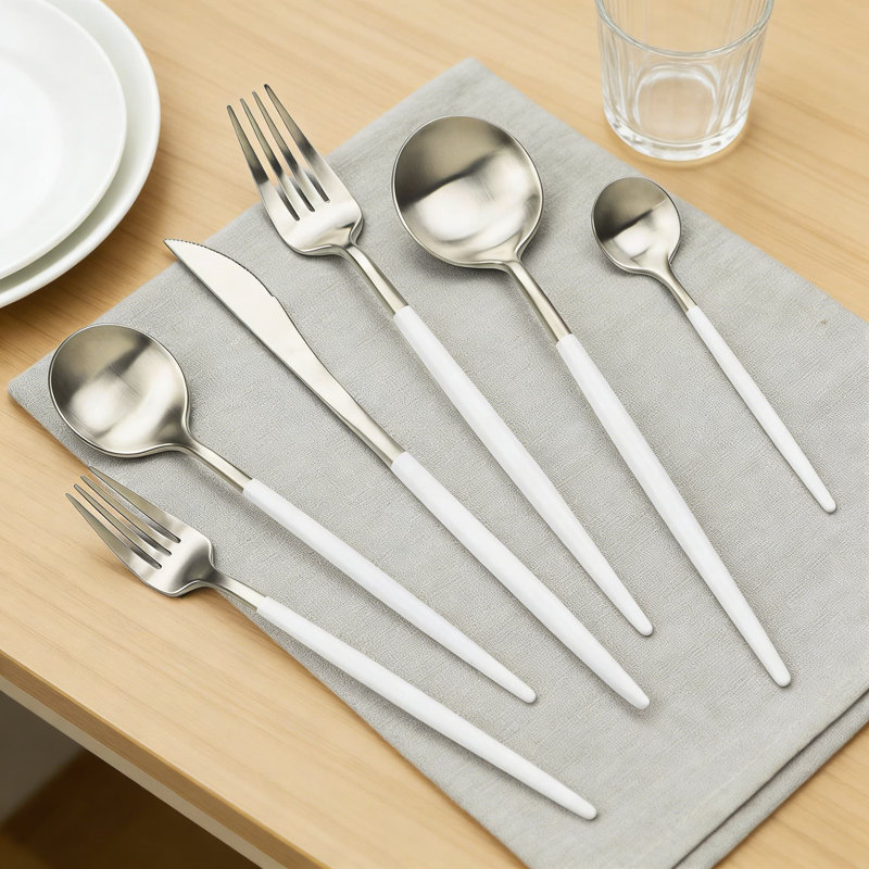 Ensemble de couverts 24 pièces en acier inoxydable 18/10 304 avec finition satinée moderne, service pour 4 couteaux, fourchettes et cuillères inclus