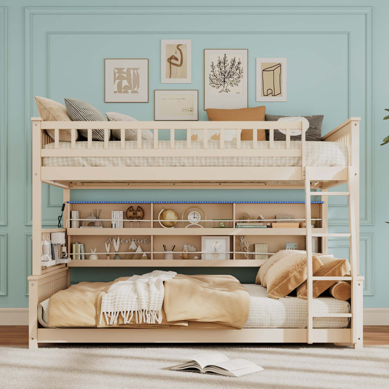 Lit double superposé au-dessus de grand lit double avec tablettes intégrées, lumières à changement de couleur et panneau perforé