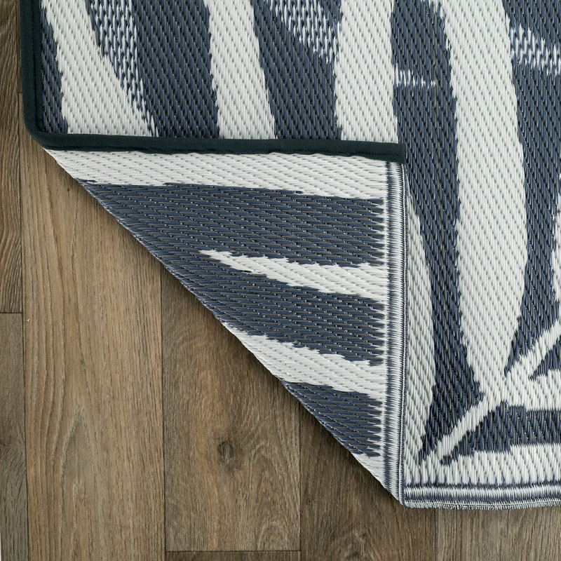 Ramveer Tropical Leaves Navy/Ivory Reversible Indoor/Outdoor Area Rug, Rectangle 7'10" x 10'