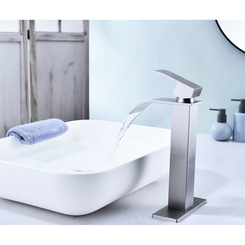 Robinet pour salle de bain à poignée simple avec drain escamotable Waterfall, Silver
