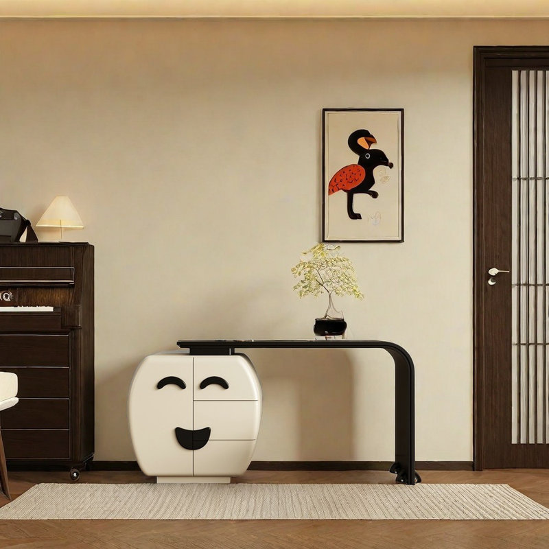 Riho, Black/Cream