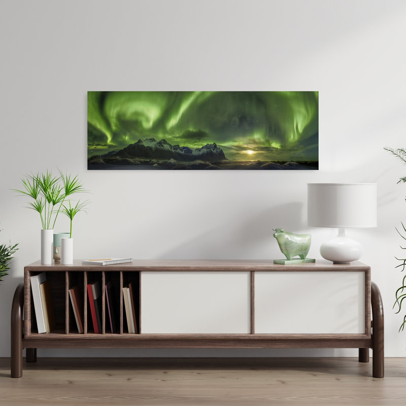 «Northern Lights Mountain Glow», H 36 po x l 12 po