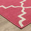 Tapis intérieur / extérieur en treillis festonné rose / ivoire Sherley-1165822341