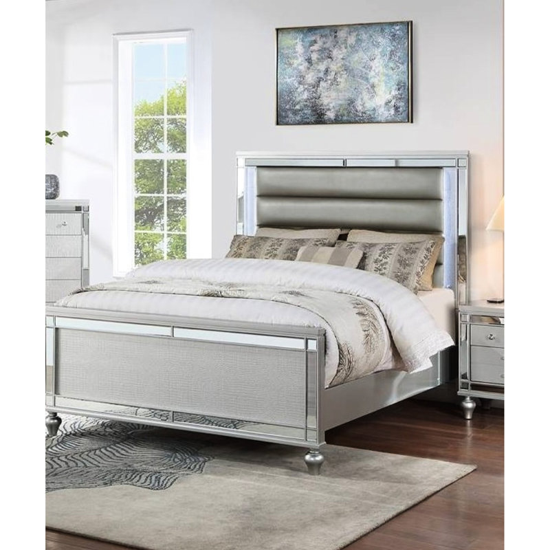Grand lit moderne en similicuir argenté avec capitonnage horizontal, lumières à DEL, miroir en verre, pieds de gourde ronds, cadre