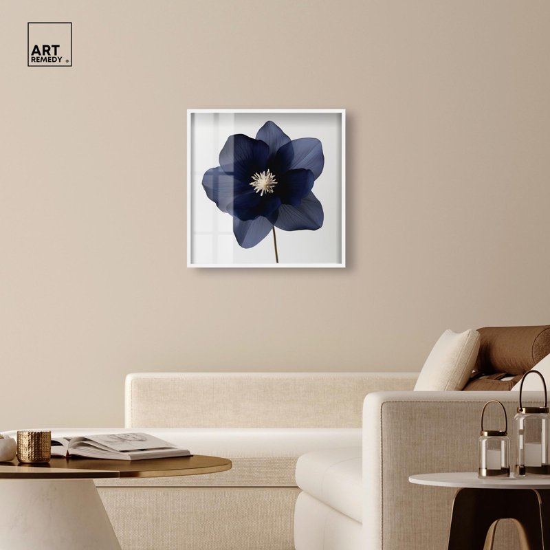 «Night Dal II Shadowbox», impression d'art floral bleu par Art Remedy, H 31 po x l 31 po, Blanc