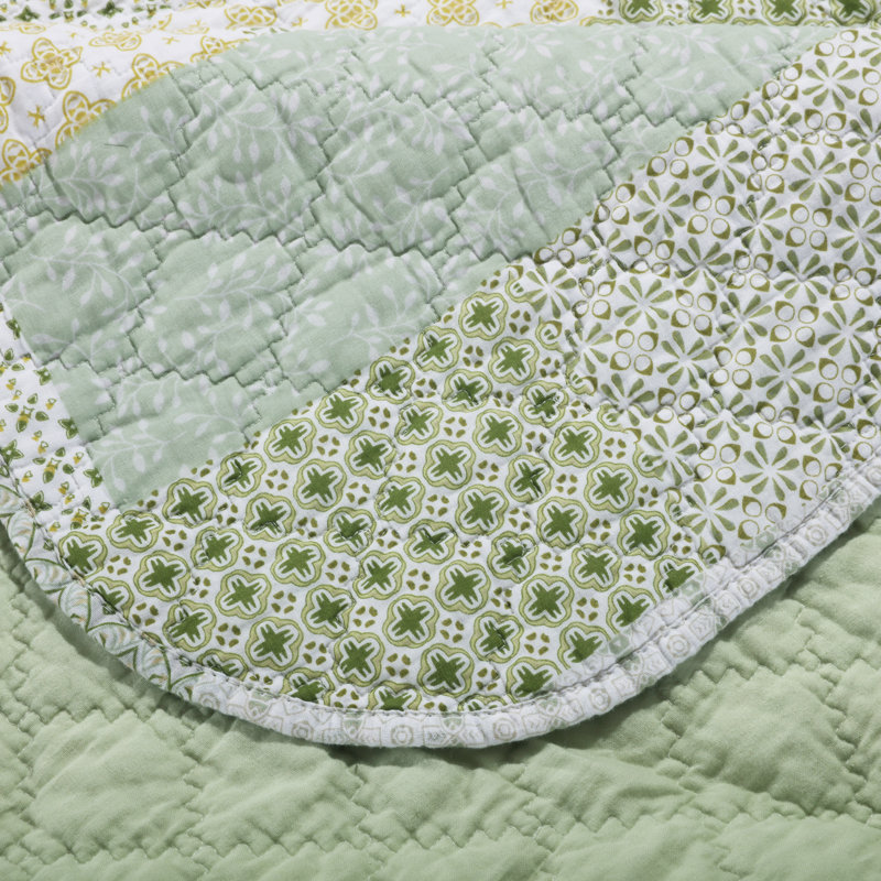 King White Cotton Reversible Quilt Set with Scallop Embellishment