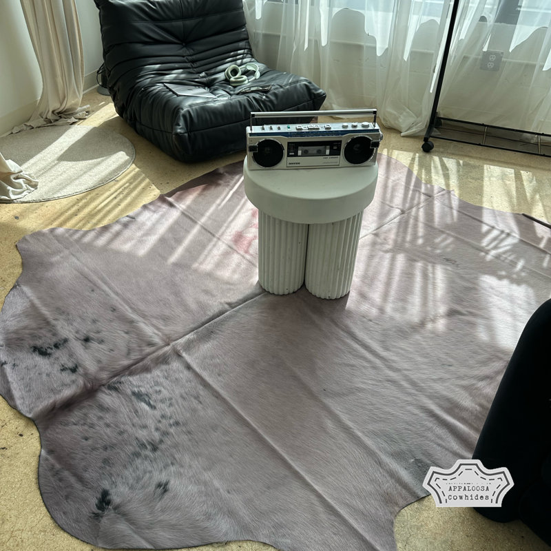 Grand tapis en cuir de vache teinté gris doux 6 pi x 7 pi - 100% cuir véritable - Accent de luxe naturel bohème-chic