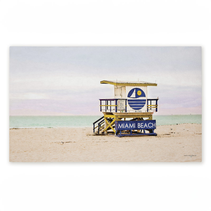 Tapis de porte d'extérieur imprimé Miami Beach Lifeguard Hut, design par Seven Trees Design, 18 po x 30 po