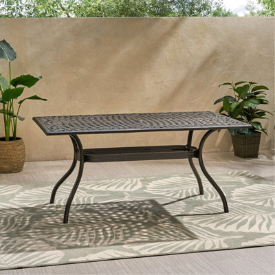 Table de jardin en aluminium moulé - Ornée d'un magnifique motif floral et d'un parasol, elle s'intègre parfaitement à un cadre élégant.