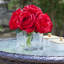 Centre de table rose dans un vase-574202593