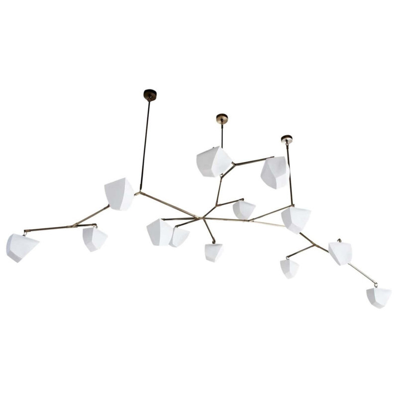 Lustre suspendu en porcelaine Cassiopeia, Laiton antique, Aqua glacé, 126" Length x 46" Width x 75" Height
