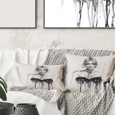 Carré, portrait monochrome d'une femme portant une robe de soirée - Coussin décoratif imprimé moderne