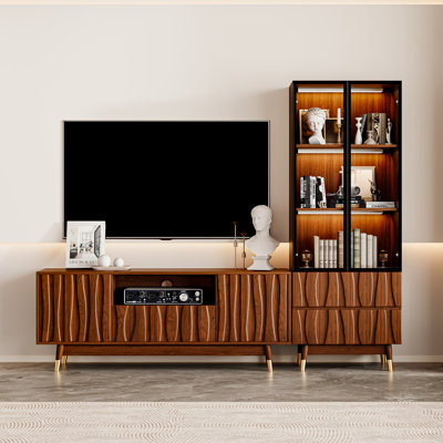 Meuble audio-vidéo brun de 79,5 po avec pieds en bois massif et panneau en relief jusqu'à une télévision de 55 po, meuble télé Mid-Century moderne en bois avec meuble télé de 55,1 po avec rangement et vitrine à 3 niveaux avec deux tiroirs pour le salon