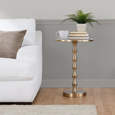 Table d'appoint 26,75 po