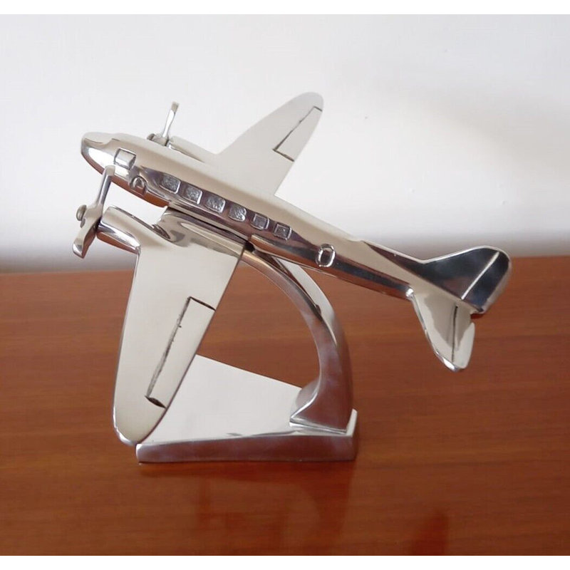 Chemaine Transportation Statue