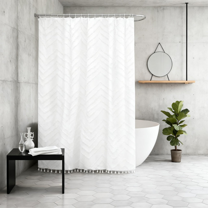 Tissu de rideau de douche en tissu texturé à motif de chevron texturé et imperméable avec pompons, Blanc