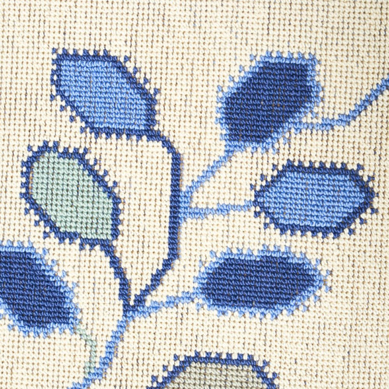 Tissu appliqué Schumacher x Neisha Crosland, Bleu de Delft