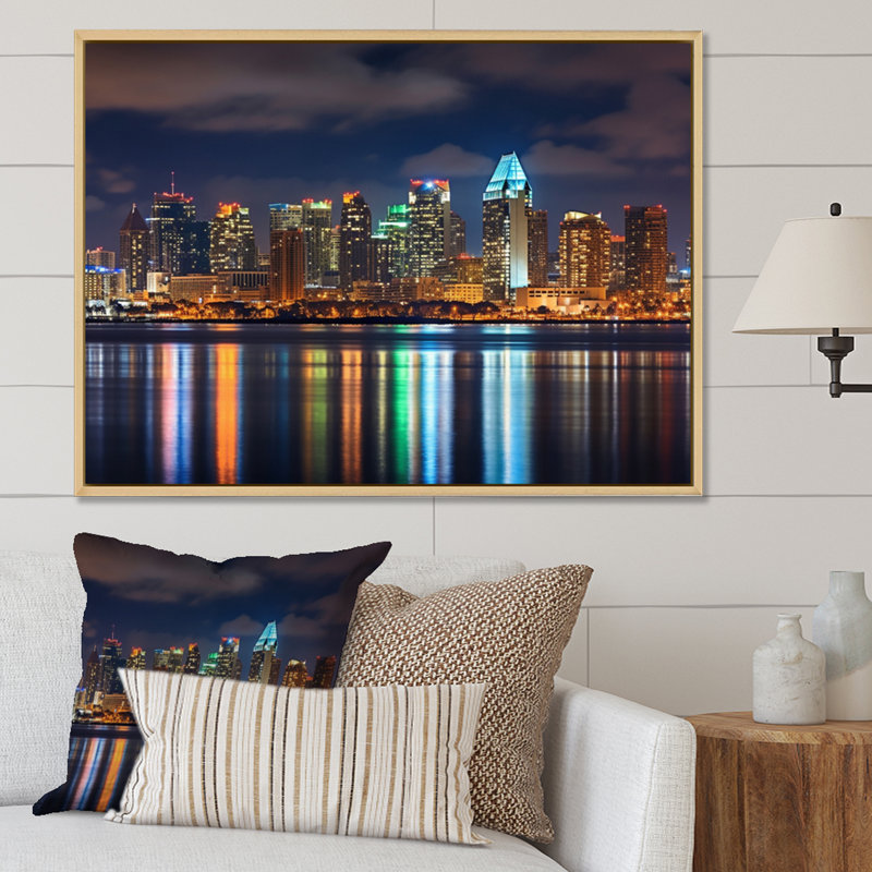 «Montreal Skyline At Night - California», art mural, H 34 po x l 44 po x P 1,5 po, Cadre naturel flottant