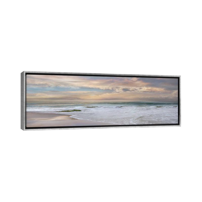 « Soft Twilight » par Mike Calascibetta-impression d’art graphique, H 16 po x l 48 po x 1,5 po, Toile avec cadre argenté